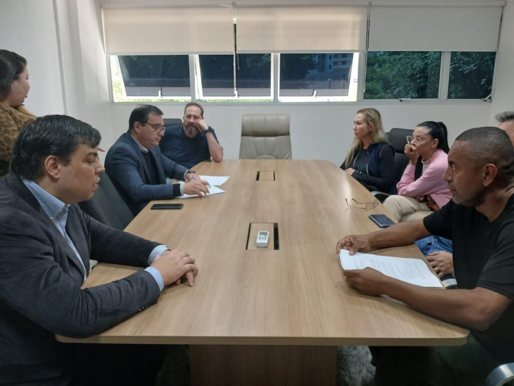 Câmara e Prefeitura prejudicam servidores com Lei que dificulta e diminui valor da aposentadoria
